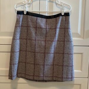 Ann Taylor Black and Burgundy Houndstooth Skirt size 10